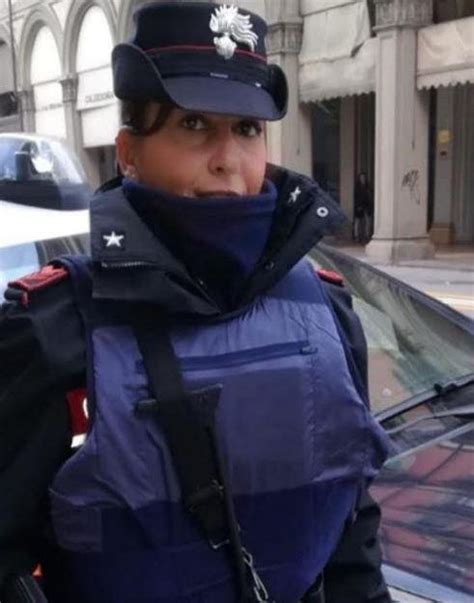 Bologna carabiniera salva una donna dal suicidio Così l ho convinta