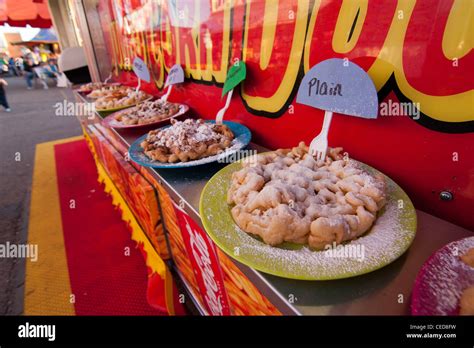 Funnel cake hi-res stock photography and images - Alamy