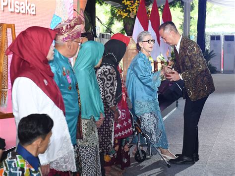 Foto Buka Gelar Batik Nusantara Presiden Apresiasi Para Pelaku Batik