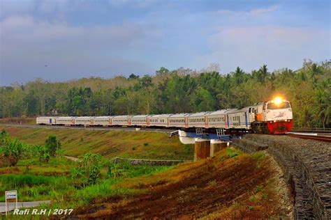 KA Bogowonto Melintasi Jembatan Gembongan Rafi Rajfan Hanif 2 Flickr