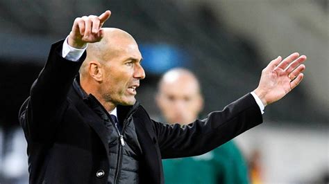 Real Madrid Lentra Neur Zinedine Zidane Annonce Son D Part Triomphe Mag