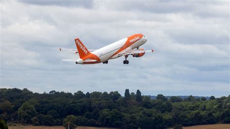 Ryanair EasyJet Jet2 And TUI Rules For Taking Food On Flights When