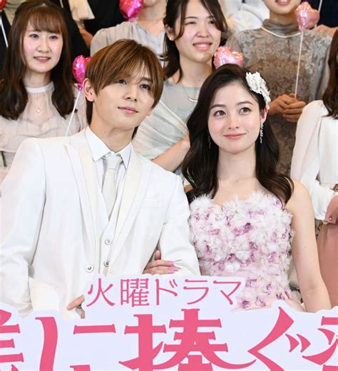 橋本環奈＆山田涼介、生配信で〝結婚会見〟 橋本は華やかなウエディングドレス姿を披露：中日スポーツ・東京中日スポーツ