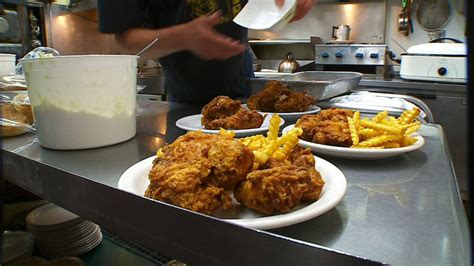 4 Places Serving The Best Broasted Chicken In Minnesota Give Me The Mike