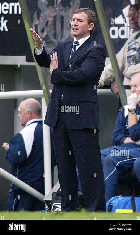 Football manager bryan robson hi-res stock photography and images - Alamy