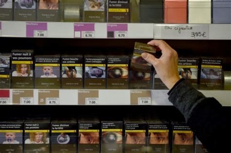 Au Er Mars Le Paquet De Cigarettes Co Tera Un Euro De Plus Le Point