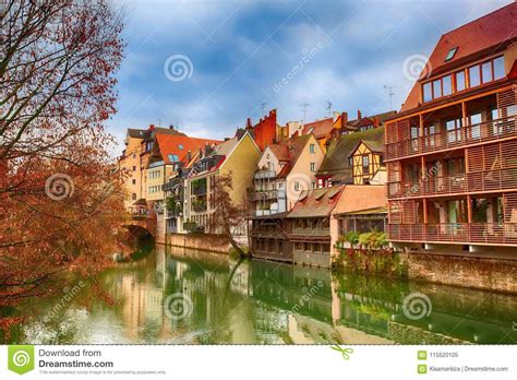 Edificios Y Puente Viejos Nuremberg Alemania Imagen De Archivo