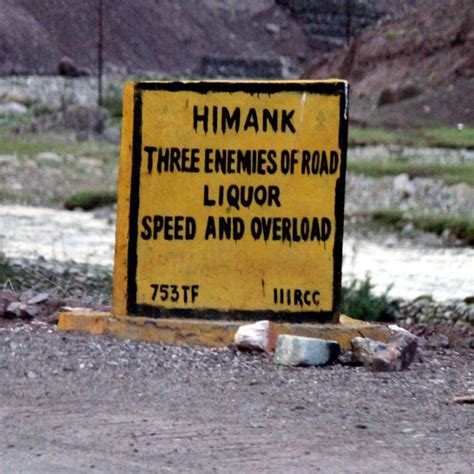 Warning Road Signs in India (30 pics)