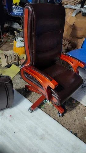 Brown Leatherette Director Chairs At Rs In New Delhi Id