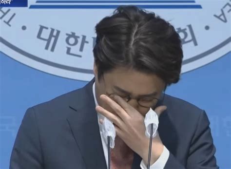 이준석 ˝선거패배 냉정힌 평가 필요˝ 눈물의 기자회견 인터넷뉴스 신문고