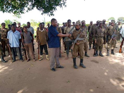 Os riscos e desafios da legalização das forças locais Voz de Cabo Delgado