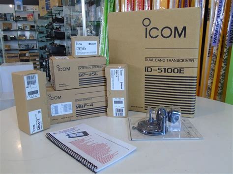 Second Hand Icom Id D Star Vhf Uhf Transceiver Deluxe Pack