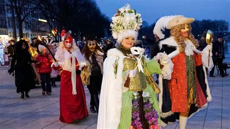 Karneval Hamburg Wie in Venedig märchenhafte Kostüme an der Alster