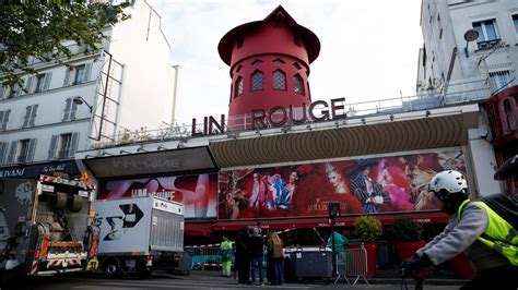 Moulin Rouge Mühlenflügel des Pariser Wahrzeichens sind eingestürzt