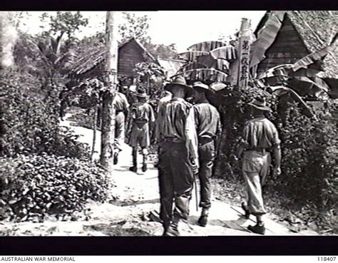 KUCHING SARAWAK 1945 09 12 MAJ GEN G F WOOTTEN GOC 9 DIVISION AND