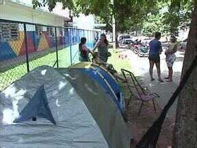 Meio Dia Paran Noroeste M Es Acampam Em Frente A Creches De