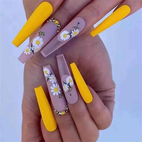 25 Beautiful And Trendy Yellow Nail Designs Entibuzz