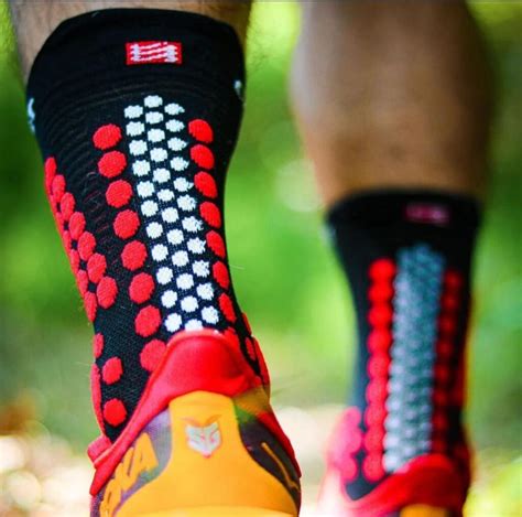 Meia Para Trilha - Meia de Compressão para Trilha V4.0 (cano médio) | Compressport