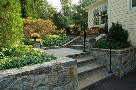 Stone Walls And Steps Classique Chic Façade Washington Dc Par Greenheart Llc Houzz