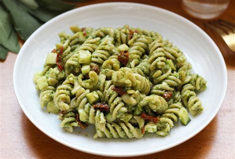 Salade de pâtes aux tomates séchées et pesto de roquette Milleprep