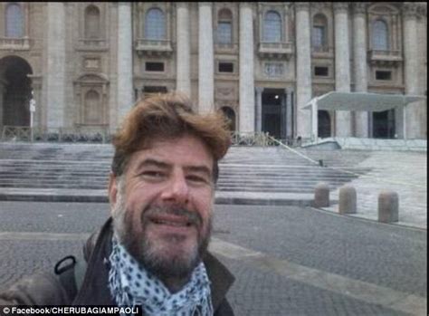 Naked Deranged Nurse Strolls Through St Peter S Basilica Before Being Arrested Daily Mail Online