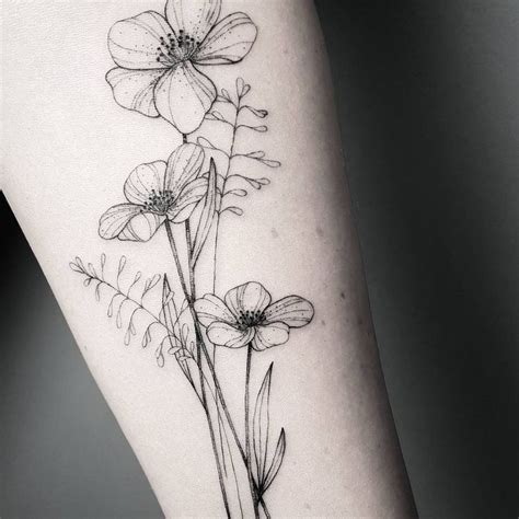 botanisches Blumentattoo von Frauke Katze Flowers Tattoo - Flowers Tattoo | Cosmos tattoo ...