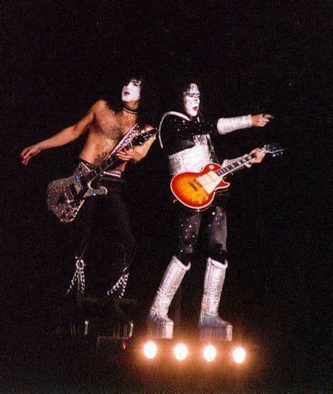 Pin By Cain On Kiss Kiss Pictures Ace Frehley Hot Band