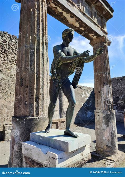 Pompei Statua Di Dedalo Al Tempio Di Venere Dello Scultore Polacco