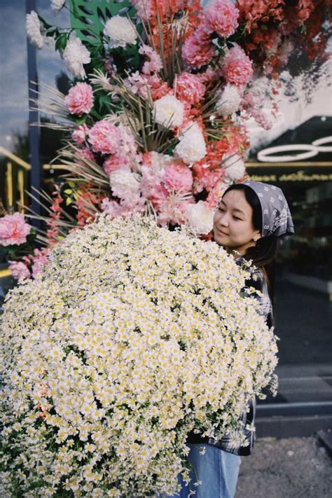 Ромашки🤍 | Floral wreath, Floral, Holiday decor