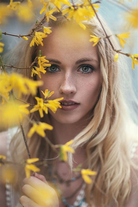 Wallpaper Women Outdoors Blonde Long Hair Looking At