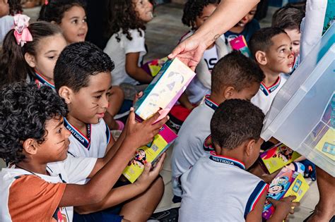 Prefeitura Distribui Cerca De Mil Ovos De Chocolate Para Alunos De