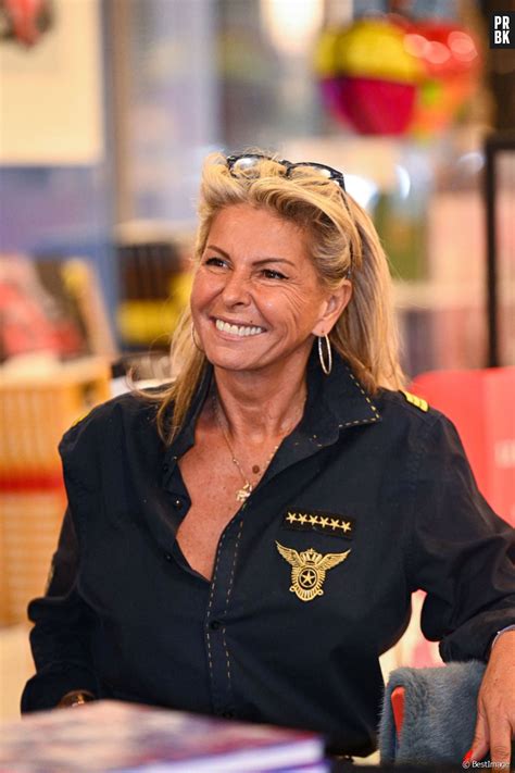 Un T Hot En Vacances Caroline Margeridon Oublie Tout M Me Son Maillot De Bain Le