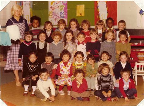 Photo De Classe MOYENNE OU GRANDE SECTION De 1980 ECOLE DELAMBRE