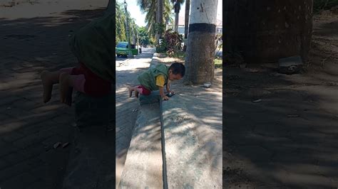 Inspirasi Populer Orang Duduk Di Taman, Meja Makan