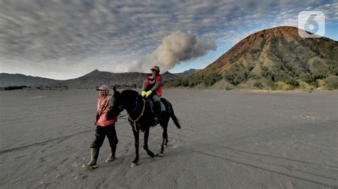 Fenomena Embun Es Di Lautan Pasir Gunung Bromo Jadi Daya Tarik