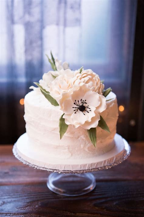 One Tier Wedding Cake With White Fondant Flowers Wedding Cakes One Tier