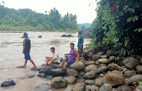 Breaking News Mandi Di Sungai Pelajar Smp Tenggelam