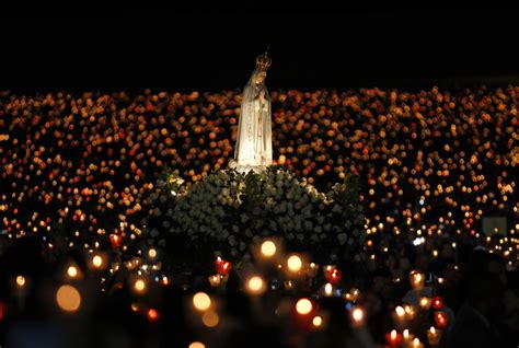 Procesija S Kipom Gospe Fatimske I Relikvijama Mu Evni Budite