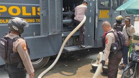 Warga Gunung Sugih Apresiasi Penyaluran Air Bersih Jajaran Polda