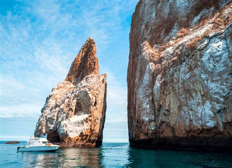 TOUR DE DÃ A EN KICKER ROCK LEÃN DORMIDO Get Travel Galapagos