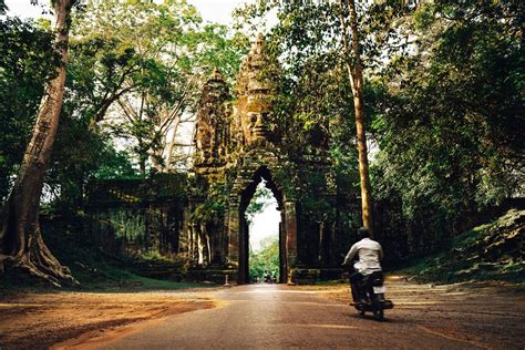 Abandoned Temples in Cambodia – Fubiz Media