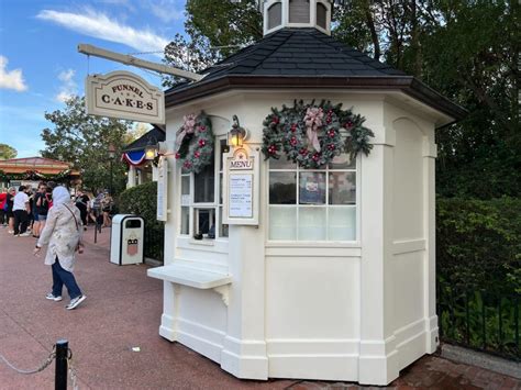 REVIEW Funnel Cake Kiosk Introduces Mini Peppermint Funnel Cake At The