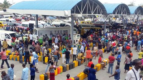 Queues At Lagos Abuja Filling Stations After Tinubu Announces Subsidy Removal