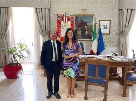 Cosenza Il Presidente Guarascio Ha Incontrato La Presidente Della