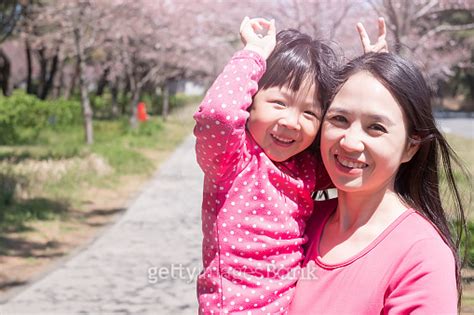 Mother And Daughter 이미지 685489124 게티이미지뱅크