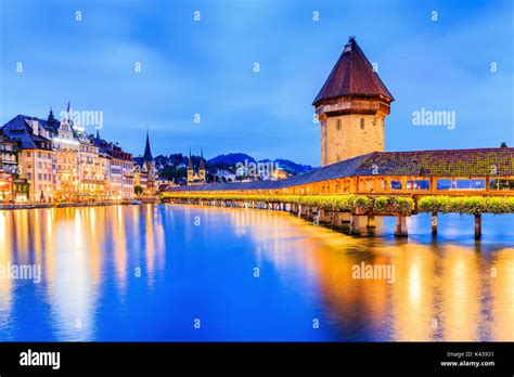 Luzern Schweiz Das historische Stadtzentrum mit seinen berühmten