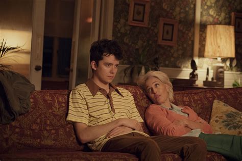 Foto De Asa Butterfield Sex Education Fotos Gillian Anderson Asa