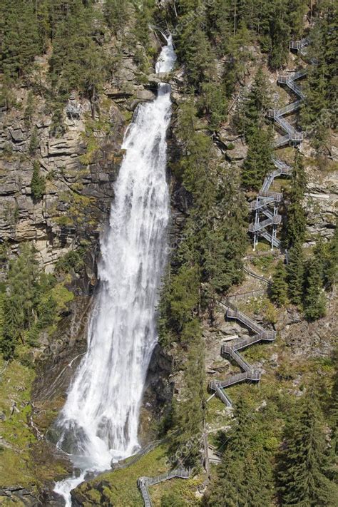 La Poderosa Cascada De Stuiben Es La Cascada M S Alta Del Tirol Con Una