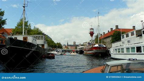 Denmark Copenhagen Frederiksholms Vista Kanal De Los Barcos Del Canal Y