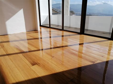 Pisos de parquet instalación pulido y lacada QUITO